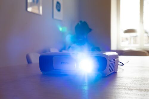 Essential Features to Look for When Buying a Home Cinema Projector